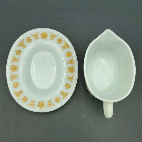 Pyrex Butterfly Gold Gravy Boat with Underplate Sauce Server and Plate - Picture 3 of 10